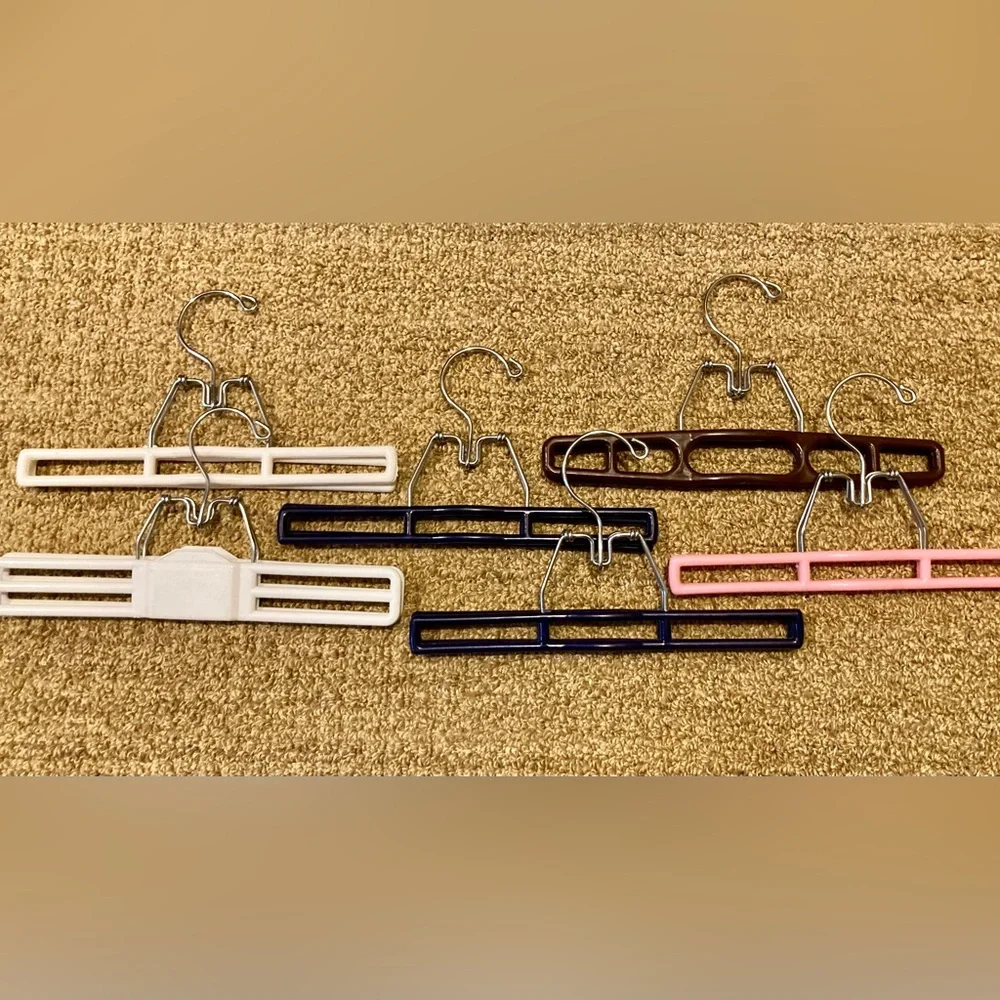 6 Pant Hangers, plastic